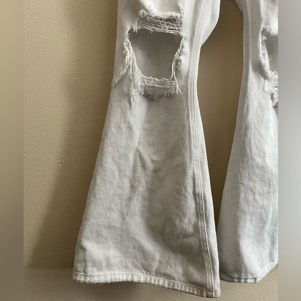 Missguided Distressed White Jeans - Picture 3 of 9